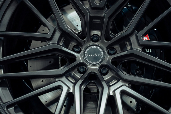 Фото дисков Brixton Forged VL4 Сатиновый темный лак на Audi Q8