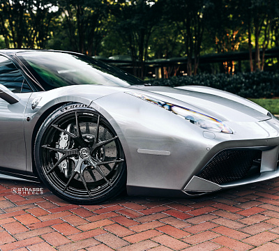 Фото дисков Strasse Wheels SM5RT Deep Concave Monoblock на Ferrari 488