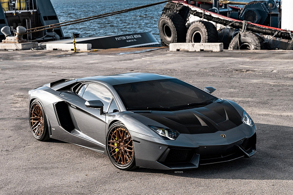 Lamborghini Aventador LP700