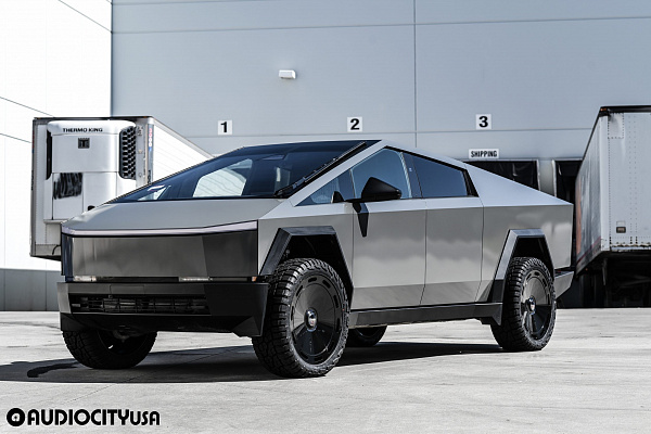 Фото дисков Giovanna Amur Черный глянец на Tesla Cybertruck