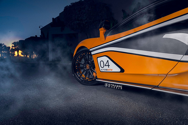 Фото дисков Strasse Wheels SV1 Deep Concave FS Черный глянец на McLaren 570S