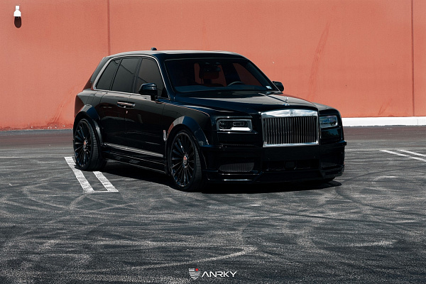 Фото дисков Anrky RF-282 Черный глянец на Rolls-Royce Cullinan