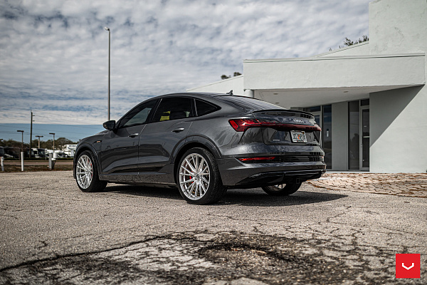 Фото дисков Vossen HF-4T Серебро на Audi E-tron