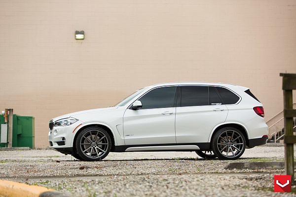 Фото дисков Vossen VFS-1 Сатиновый графит на BMW X5/X5 M (F15/F85)