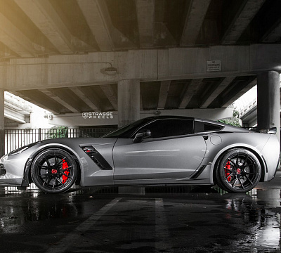 Фото дисков Strasse Wheels SM5R Deep Concave Monoblock на Chevrolet Corvette C7