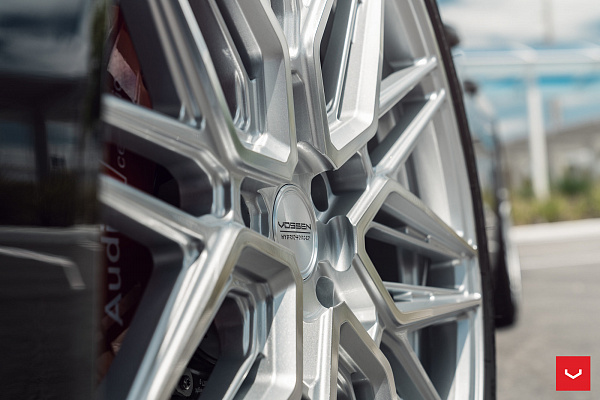 Фото дисков Vossen HF-7 Серебро на Audi E-tron GT
