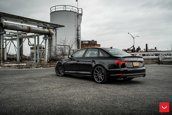 Фото дисков Vossen HF-3 Глянцевый графит на Audi A/S/RS 4 (B9)