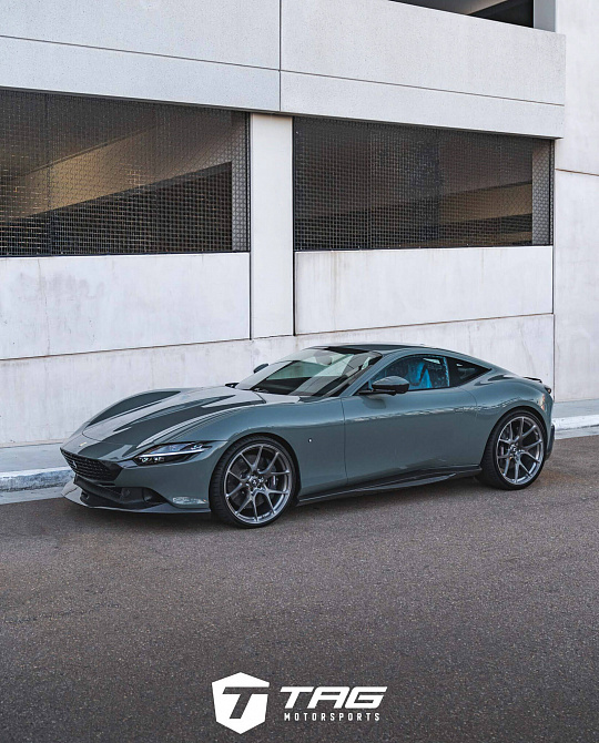 Фото дисков 521M Глянцевый тонированный лак на Ferrari Roma