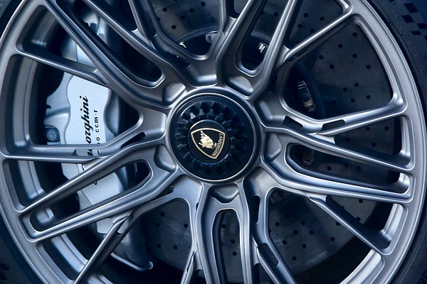 Фото дисков Brixton Forged FDE05 Сатиновый тонированный лак на Lamborghini Huracan
