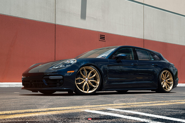 Фото дисков HRE P201 Сатиновое золото на Porsche Panamera II