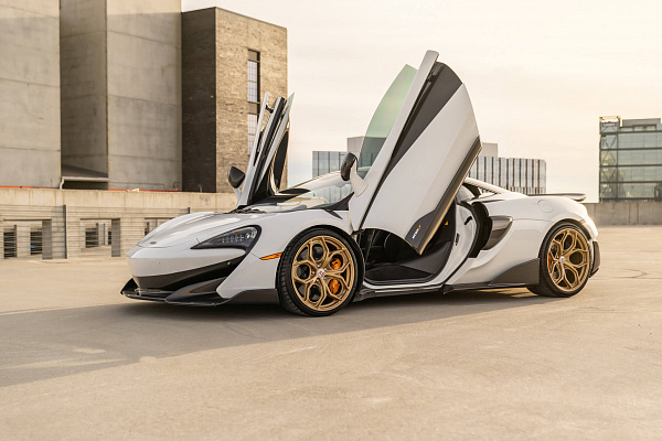 Фото дисков HRE P111SC Сатиновое золото на McLaren 600