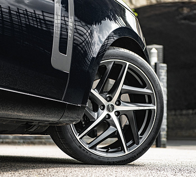Фото дисков Kahn Type 52 RS на Range Rover V