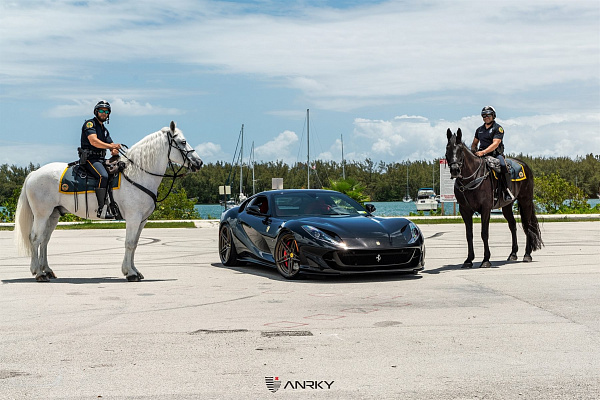 Фото дисков Anrky AN27 Сатиновая темная бронза на Ferrari 812