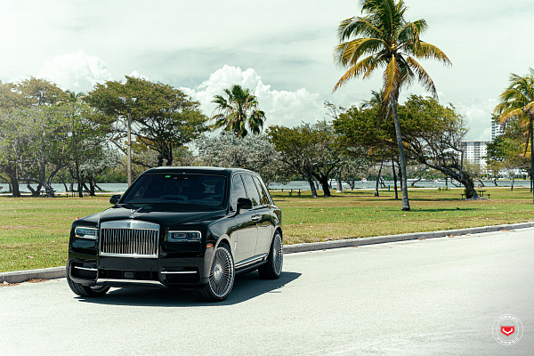 Фото дисков Vossen S17-16 Глянцевый лак на Rolls-Royce Cullinan