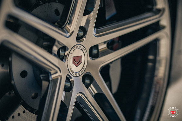 Фото дисков Vossen CG-202 Глянцевый лак на Audi Q3 (8U)