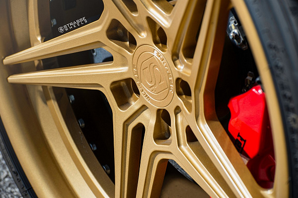 Фото дисков Strasse Wheels SV2T Deep Concave FS Сатиновое темное золото на Ferrari F430