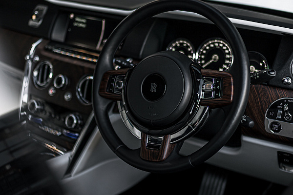 Фото дисков Strasse Wheels SV20M Deep Concave Duoblock RR Сатиновый тонированный лак на Rolls-Royce Cullinan