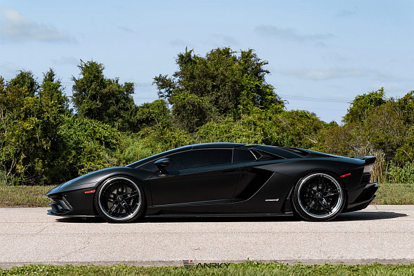 Фото дисков Anrky AN37 Черный глянец на Lamborghini Aventador