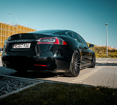Фото дисков Vossen VFS-2 на Tesla Model S