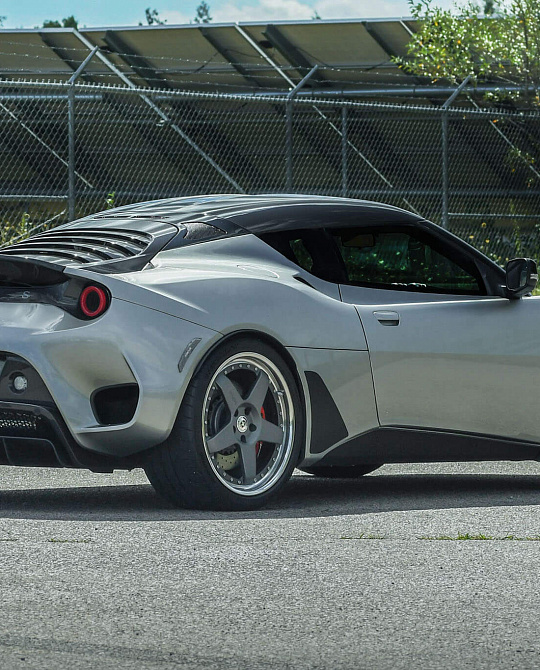 Фото дисков C105 Сатиновый графит на Lotus Evora