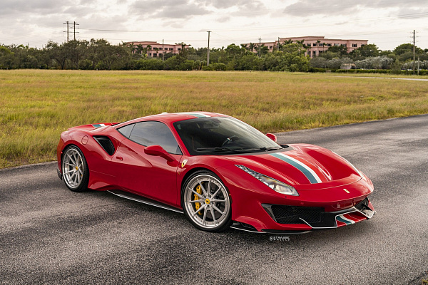 Фото дисков Strasse Wheels SV10 Deep Concave FS Глянцевый лак на Ferrari 488