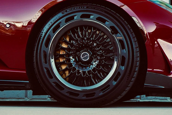 Фото дисков Brixton Forged TR20 AERO1 Черный глянец на Ferrari 812