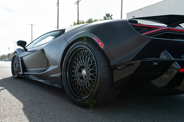 Фото дисков HRE 501 Черный сатин на Lamborghini Revuelto