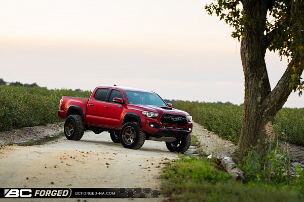 Фото дисков BC Forged LE61 // MLE61 Сатиновая бронза на Toyota Tacoma III
