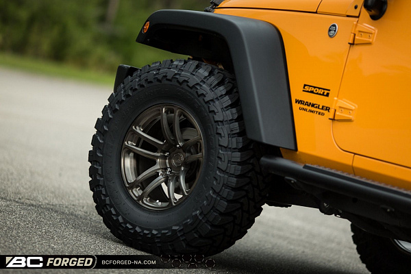 Фото дисков BC Forged RZ01 Глянцевый темный лак на Jeep Wrangler III (JK)