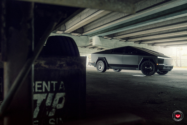 Фото дисков Vossen LC3-11 Черный глянец на Tesla Cybertruck