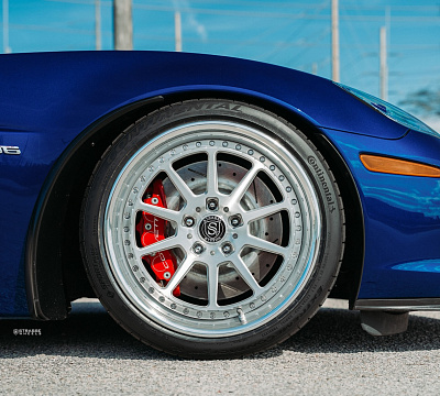 Фото дисков Strasse Wheels R10 Track на Chevrolet Corvette C6
