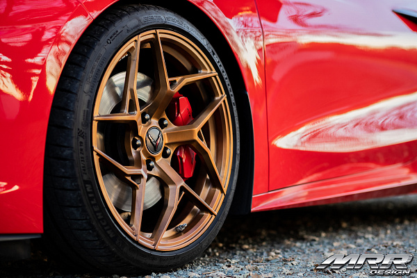 Фото дисков MRR F10 Глянцевая медь на Chevrolet Corvette C8