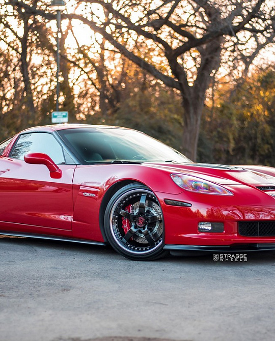 Фото дисков S5 Signature Черный глянец на Chevrolet Corvette C6