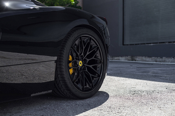 Фото дисков HRE S200 Черный сатин на Ferrari 458