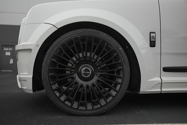 Фото дисков Brixton Forged LX01 Черный глянец на Rolls-Royce Cullinan