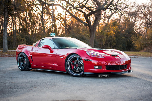 Фото дисков Strasse Wheels S5 Signature Черный глянец на Chevrolet Corvette C6