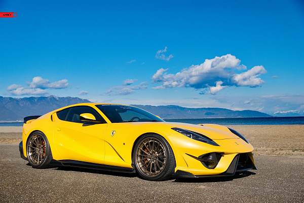 Фото дисков Anrky AN39 Глянцевая шампань на Ferrari 812