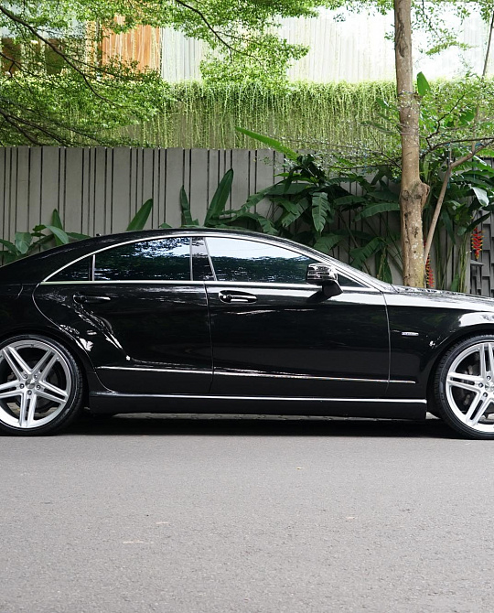 Фото дисков VFS-5 Серебро на Mercedes-Benz CLS (C218)