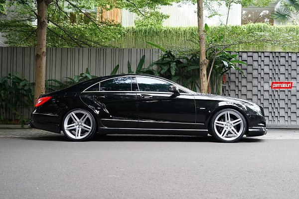 Фото дисков Vossen VFS-5 Серебро на Mercedes-Benz CLS (C218)