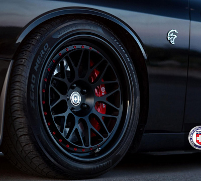 Фото дисков HRE 300 на Dodge Challenger III
