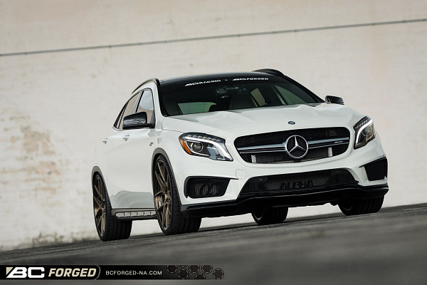 Фото дисков BC Forged HCA381 Сатиновая бронза на Mercedes-Benz GLA (X156)