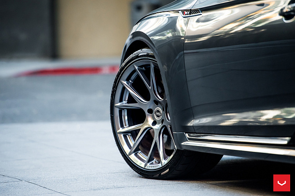 Фото дисков Vossen VFS-6 Глянцевый графит на Audi A/S/RS 5 (F5)