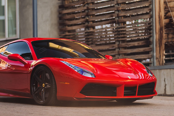 Фото дисков Brixton Forged PF4 Черный глянец на Ferrari 488