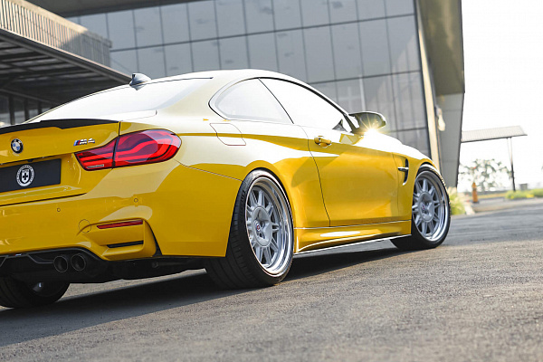 Фото дисков HRE 528 Серебро на BMW 4/M4 (F32/F82)