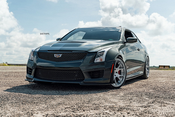 Фото дисков Strasse Wheels SM5R Deep Concave Duoblock Глянцевый темный лак на Cadillac ATS
