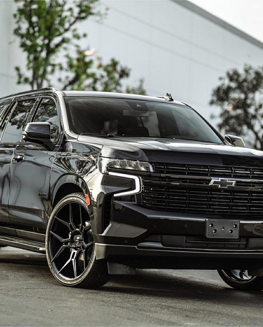 Фото дисков Haleb Черный глянец на Chevrolet Tahoe V