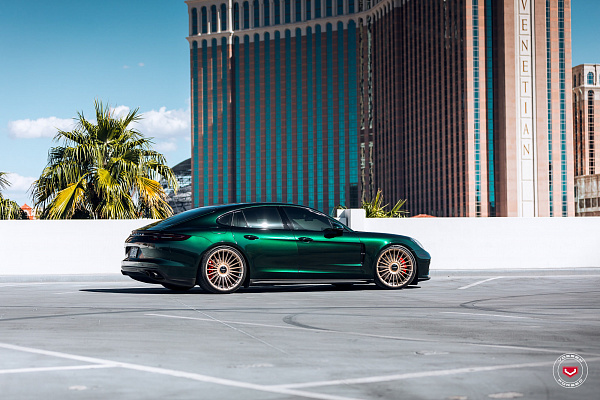 Фото дисков Vossen S17-13 Сатиновая шампань на Porsche Panamera II