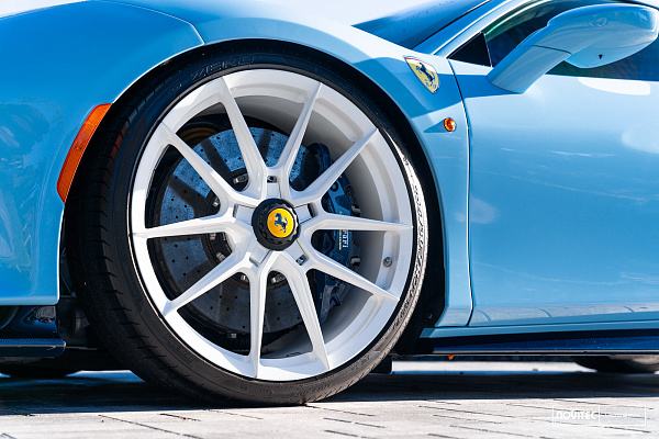 Фото дисков NOVITEC NF10 Белый глянец на Ferrari 488