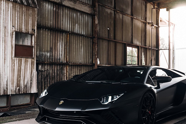 Фото дисков Brixton Forged TR05 Черный глянец на Lamborghini Aventador