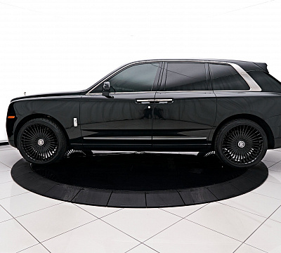 Фото дисков Giovanna Tulum на Rolls-Royce Cullinan